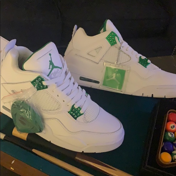 Sneakers - Picture 2 of 5